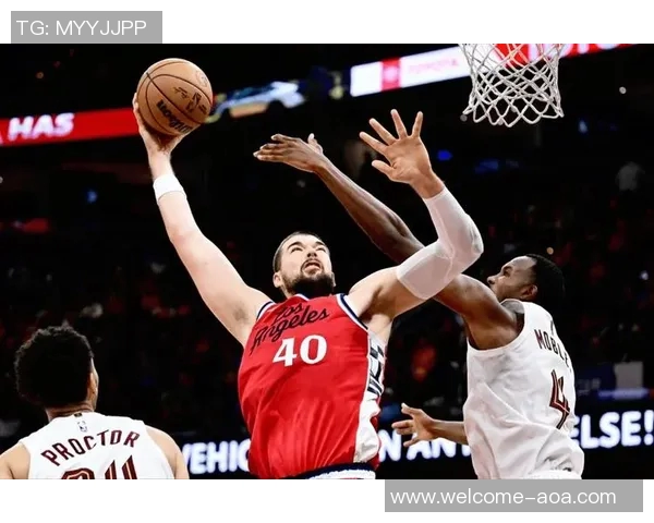 卢指导调整战术下半场祖巴茨首发应对绿军防科林斯