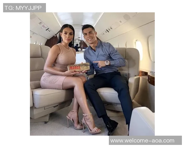 乔治娜分享迷你罗家族正装照颁奖礼上全家齐聚显温馨气氛